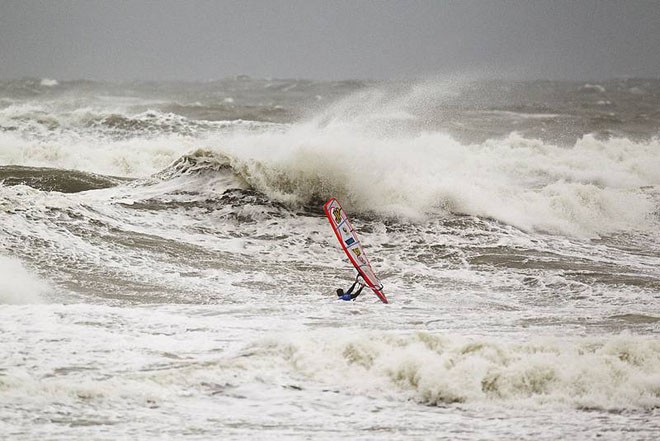 Ricardo heads out - PWA KIA Cold Hawaii World Cup 2011 Day 2 &copy; PWA World Tour http://www.pwaworldtour.com